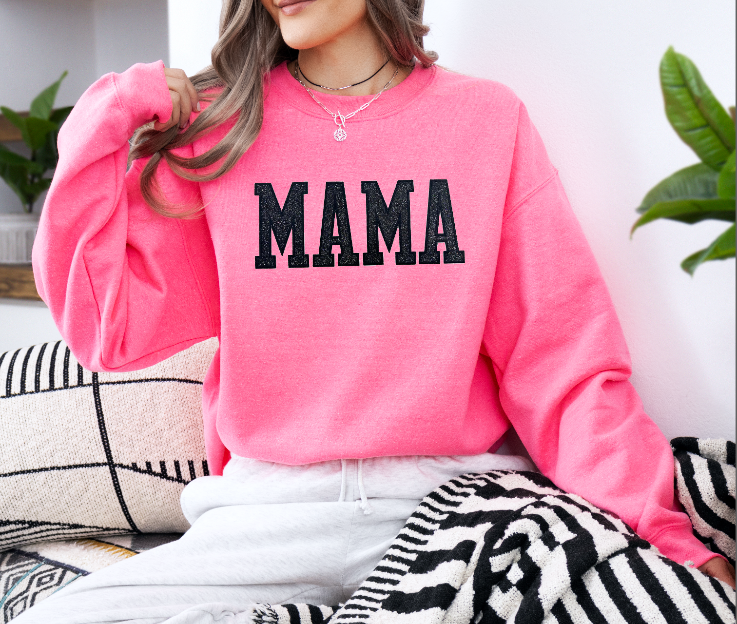 MAMA Glitter Embroidered Patch Sweatshirt in Pink